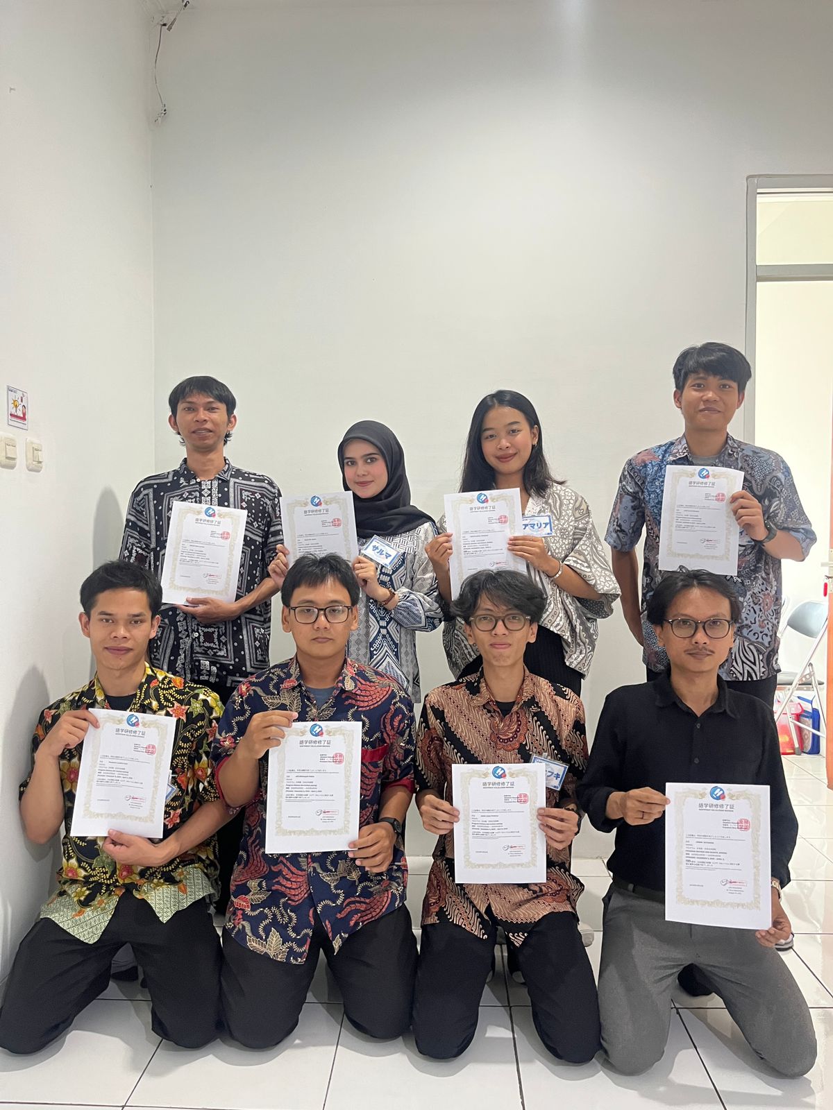 Wisuda Peserta Angkatan Pertama
